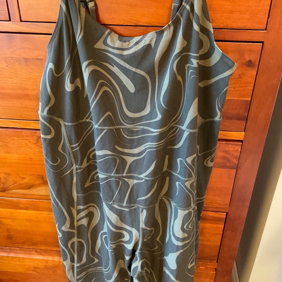 EUC Universal Standard Next to Naked Bodyshort Size L 22/24, Olive Swirl - Picture 2 of 9